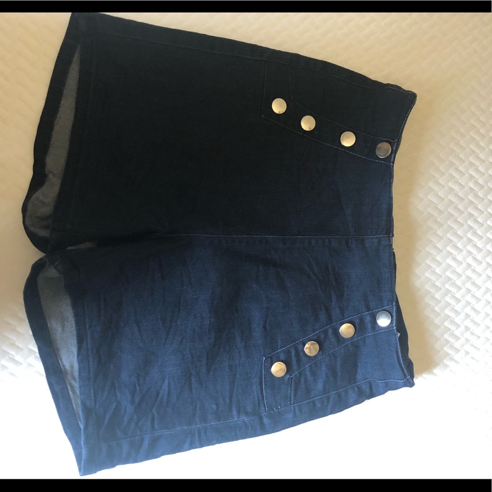 High waisted back zipper shorts